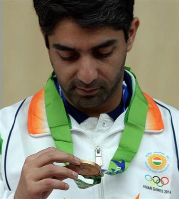 Champion shooter <b>Abhinav Bindra</b> says he may play 2016 Olympics | Latest News ... - 274656-abhinav-bindra-2