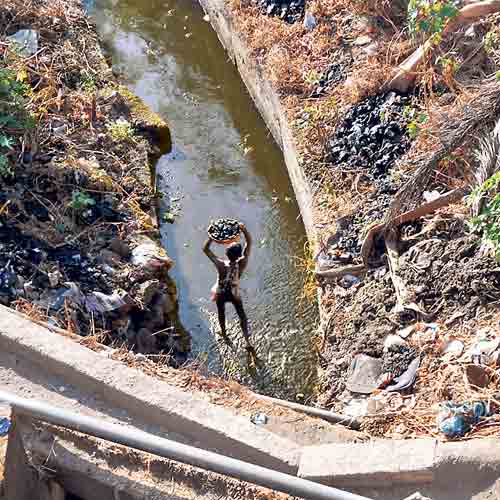 manual scavenging Manual scavenging continues to exist in india even 67 years after independence is it due to the lack of laws, lack of alternatives or lack of will. manual scavenging Manual scavenging continues to exist in india even 67 years after independence is it due to the lack of laws, lack of alternatives or lack of will.