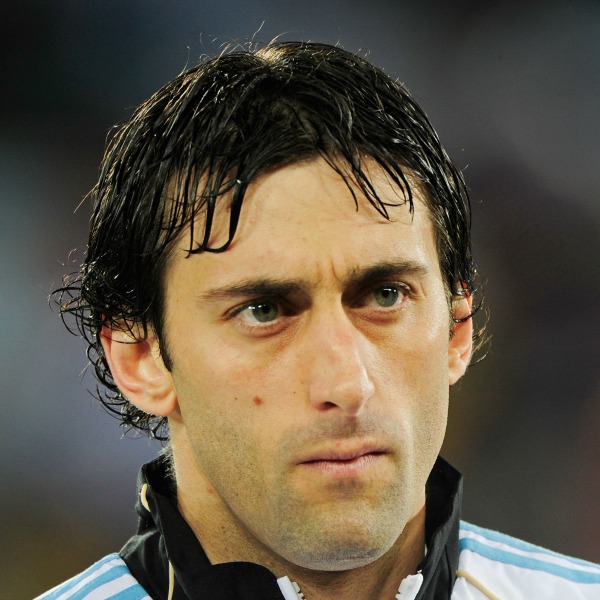 <b>Diego Milito</b> Diego Milito39s brace takes Racing Club on brink of - 288624-diego-milito-of-racing-club-getty