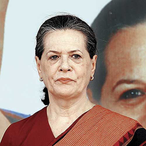 Rajinder Kaur Bhattal meets Sonia Gandhi; requests to end Punjab.
