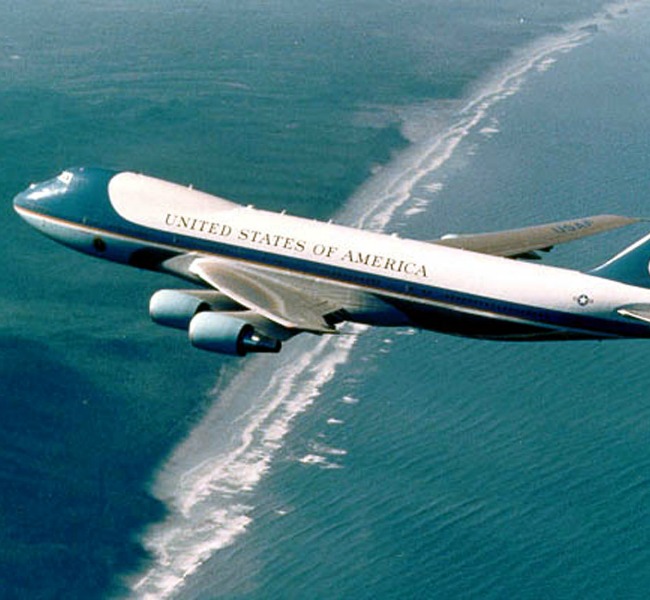 Air Force One, a symbol of US Presidency evokes wonder - 650 x 600 jpeg 87kB