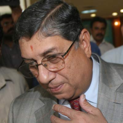 SC orders fresh BCCI polls, bars Srinivasan from contesting.