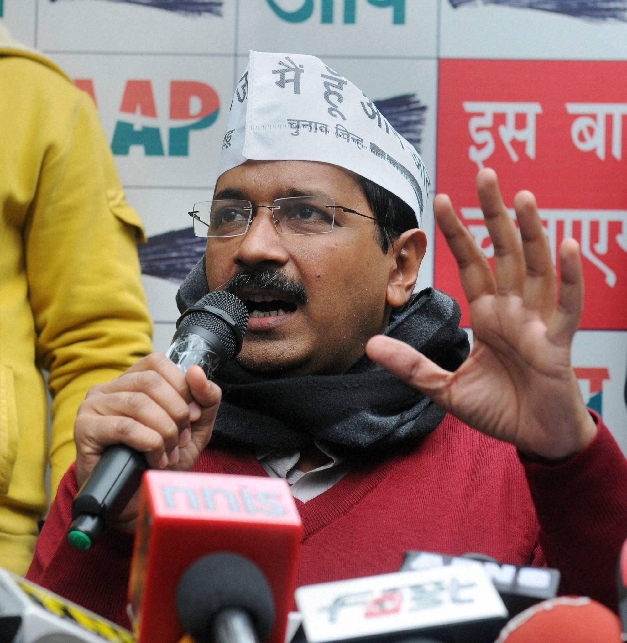 After Shanti Bhushan snub, Arvind Kejriwal denies rift within AAP.