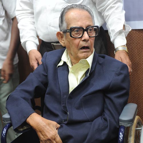 Veteran cartoonist RK Laxmans health improves | Latest News.