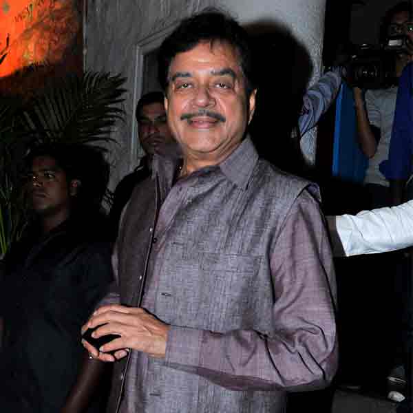 BJPs Shatrughan Sinha praises rival Kejriwal | Latest News.