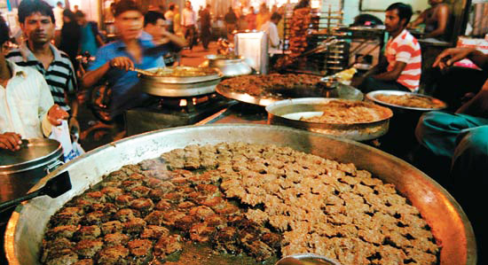 Lucknow Food Trail: 10 Lucknowi delicacies and best ...
