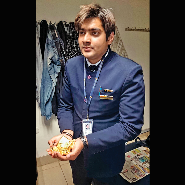 Jet Airways flight attendant held for gold smuggling - 600 x 600 jpeg 214kB