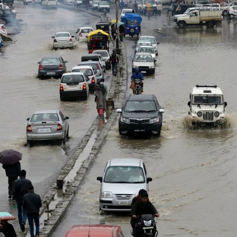 Jammu and Kashmir govt to airlift stranded passengers as weather.