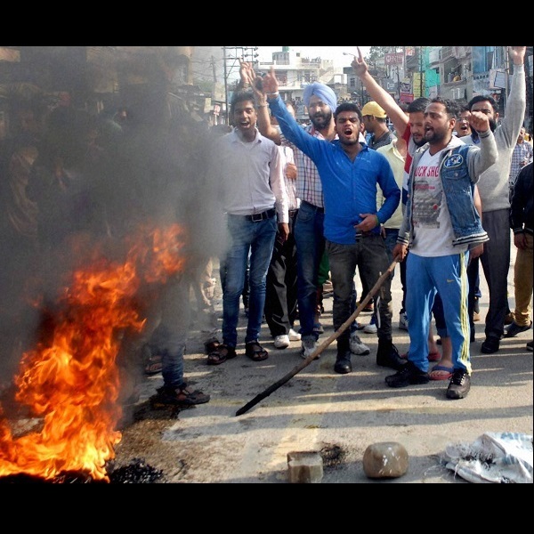 Omar condemns killing of youth in Budgam - Business Standard.