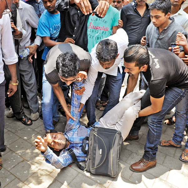 Salman Khans 32-year-old fan attempts suicide outside Bombay High.