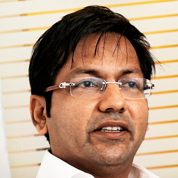 <b>Vijay Patil</b> urges Sharad Pawar not to contest for MCA President post - 345887-vijay-patil