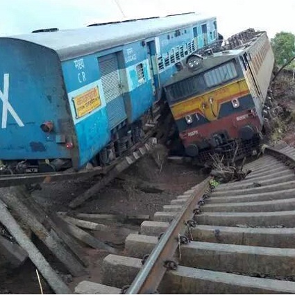 MP train mishap: In freak  accident, water gushed 36 feet high breaching tracks, led to derailment, say Railways - Zee News
