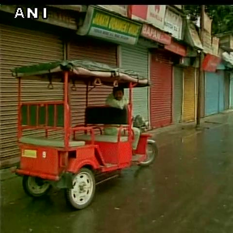 bengal strike west congress supporters lathicharge berhampore protesting policemen ani courtesy twitter