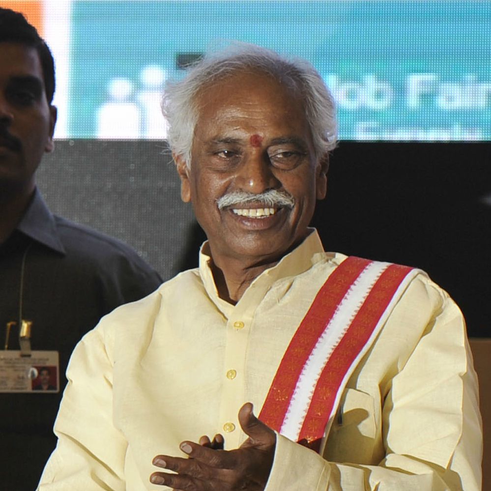 Union minister Bandaru Dattatreya trapped in lift, rescued