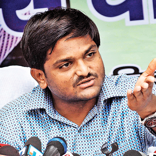 Patidar Ananmat Andolan Samiti (PAAS) convener <b>Hardik Patel</b> on Friday <b>...</b> - 377063-371668-hardik