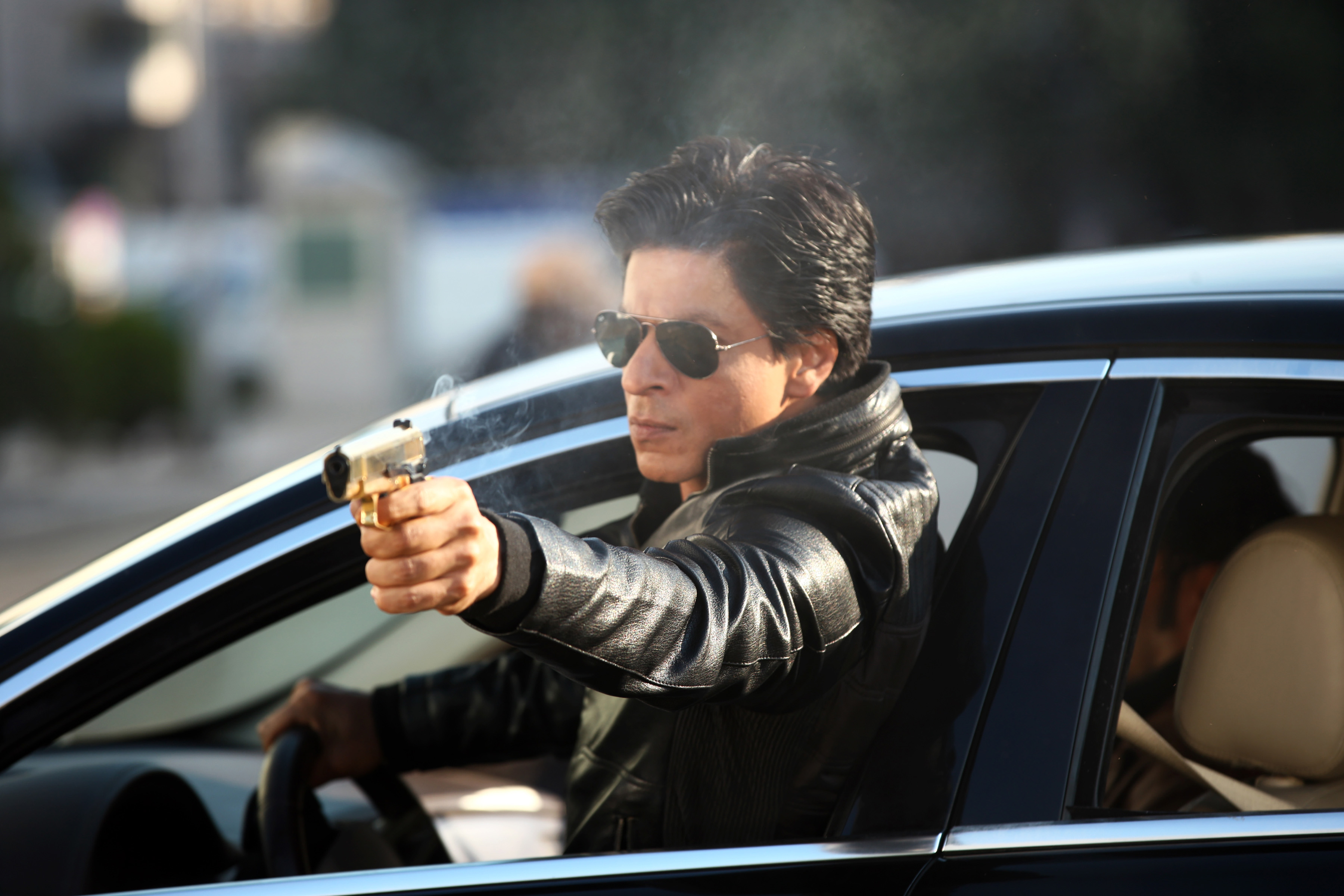 http://static.dnaindia.com/sites/default/files/2015/11/10/393646-dilwale-movie-still-675c9609.jpg