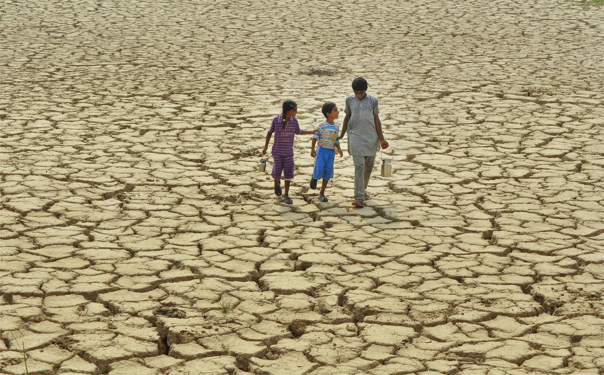 Parched earth: The water crisis in India - 2000 x 1242 jpeg 652kB