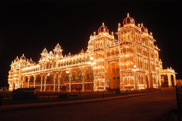 Pre-wedding photo shoot inside Mysore palace gets into trouble - 600 x 399 jpeg 262kB