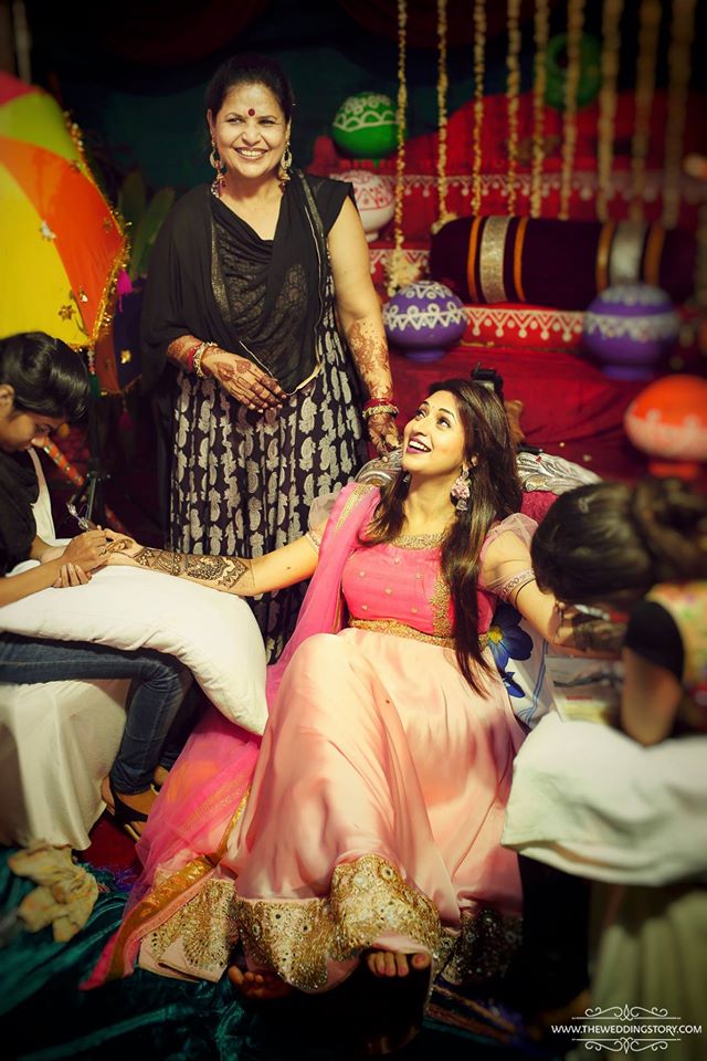 In Pictures Divyanka Tripathi S Mehendi Design Is Just Too Beautiful For Words Now, however, pictures from her reception party in chandigarh are doing the rounds.