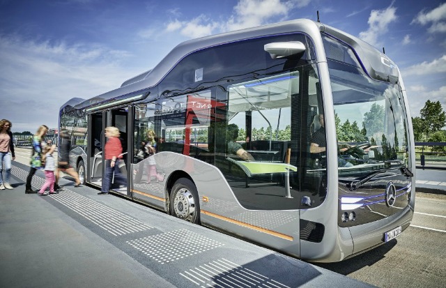Daimler makes the world's first self-driving bus