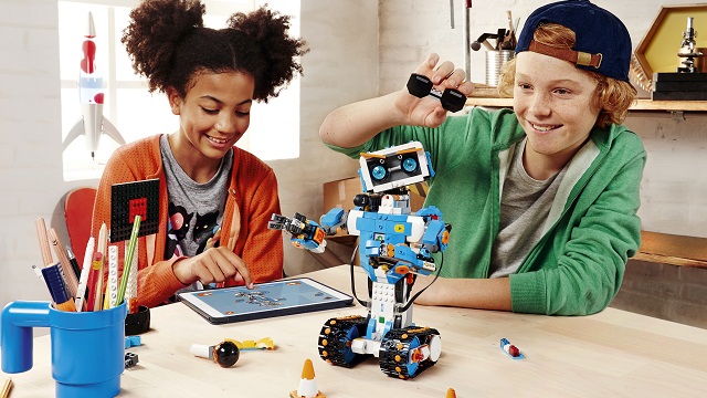 Ces 2017: The Lego Boost Teaches Young Kids To Code