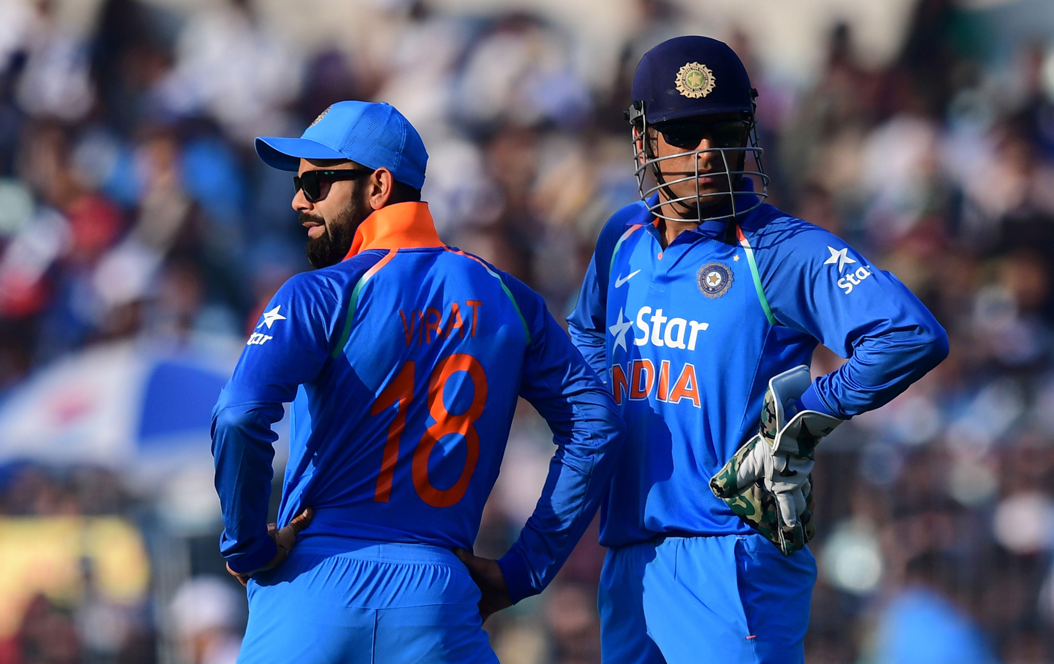 Dhoni comes up with a SUPERB plan to pacify Kohli who was let down by technology ...