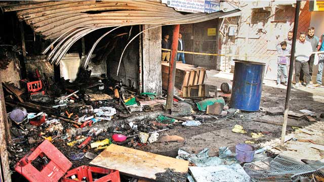 Cylinder blast in Vikaspuri eatery kills two braveheart ... - 640 x 360 jpeg 59kB