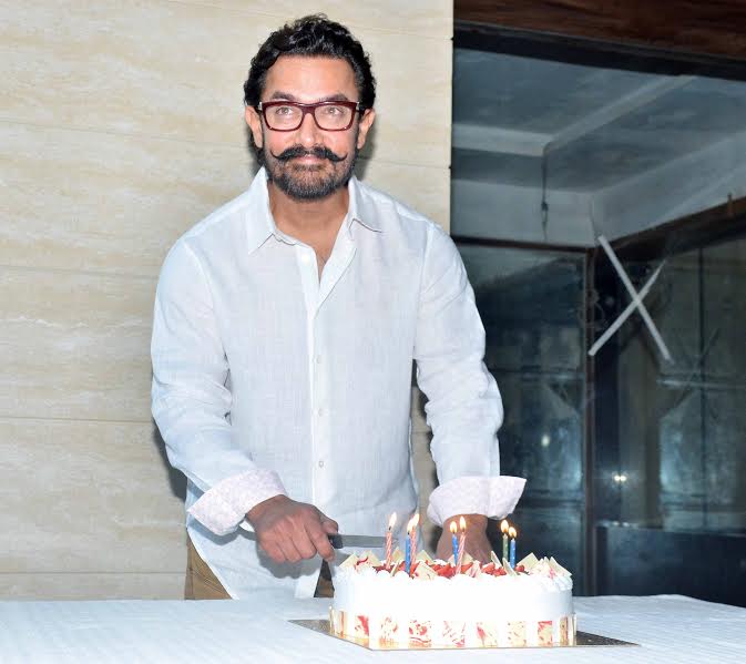 Happy Birthday Aamir Khan: Check out the pictures from his cake cutting