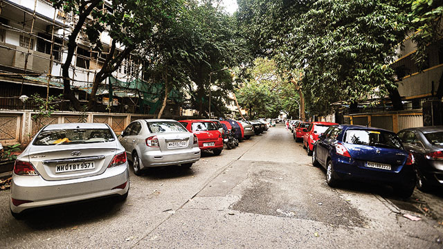 Marine Drive residents urge buildings redevelopment