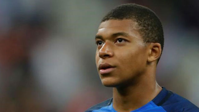 Kylian Mbappe scores on debut as Paris St-Germain beat Metz 5-1