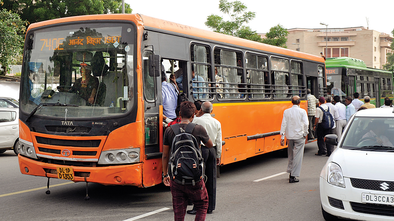 Delhi Govt to change routes of 798 mini-buses to reduce wait time