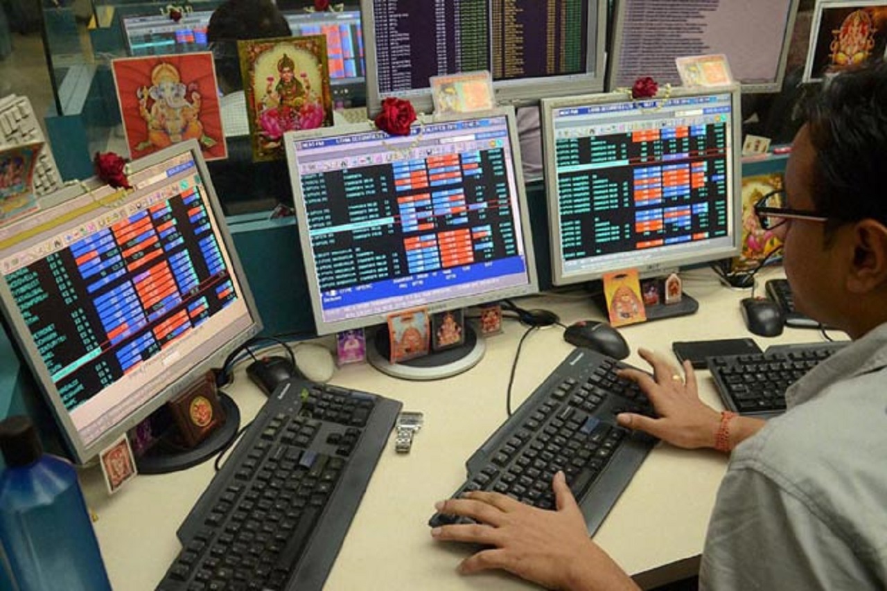 Day after Budget 2018, D-street bleeds as Sensex falls 800 points, Nifty 200