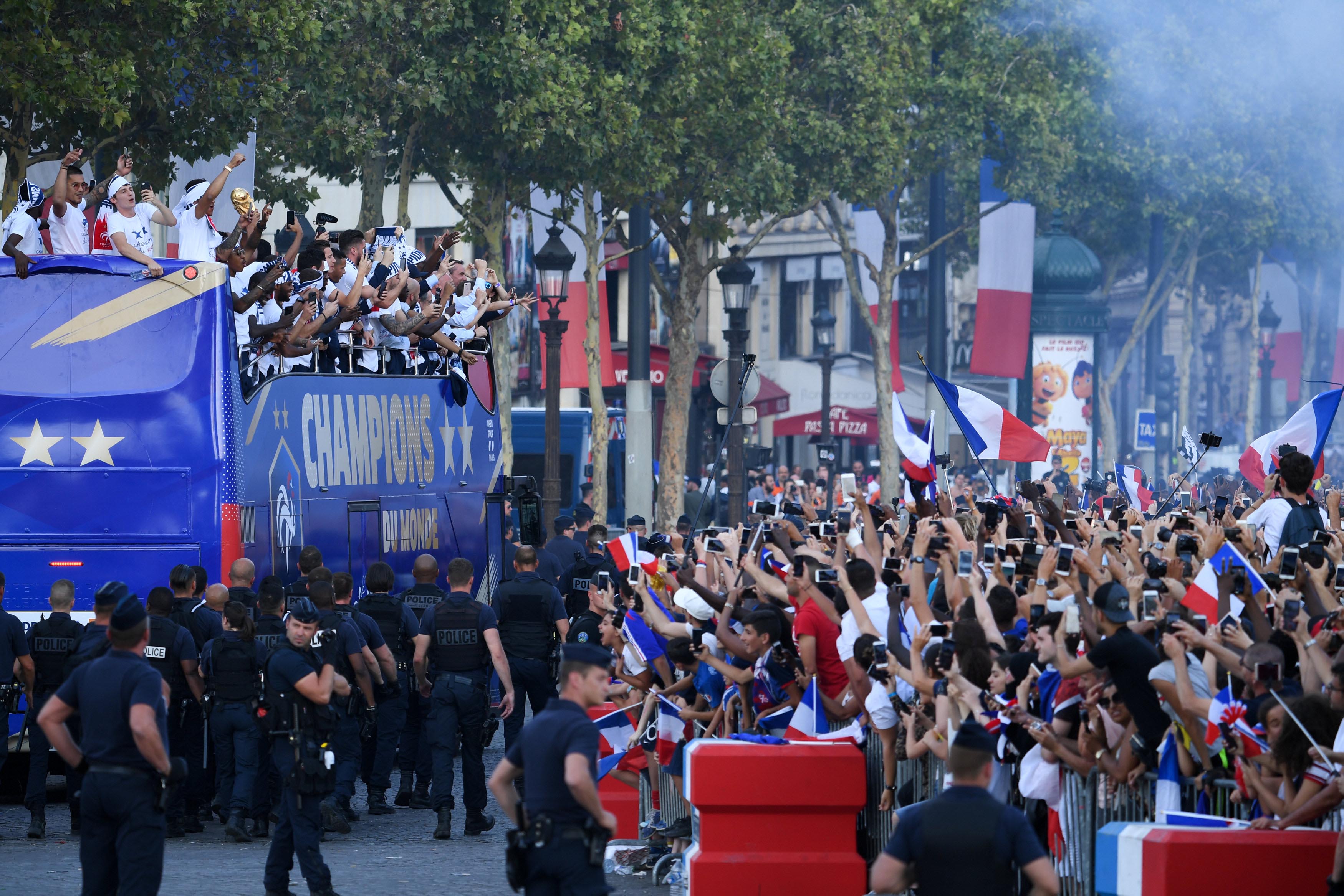 In Pics: Victory parade, fireworks for FIFA World Cup ... - 3500 x 2335 jpeg 859kB