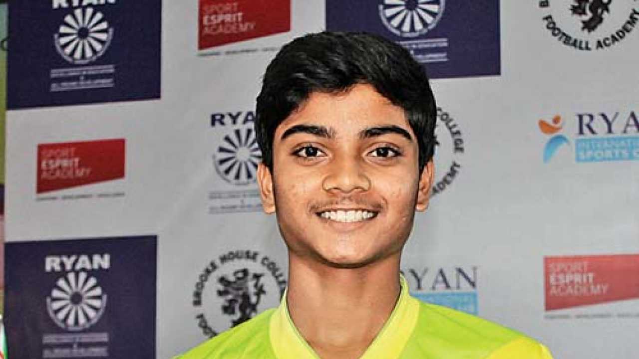 Vashi footballer wins scholarship, Eng ticket