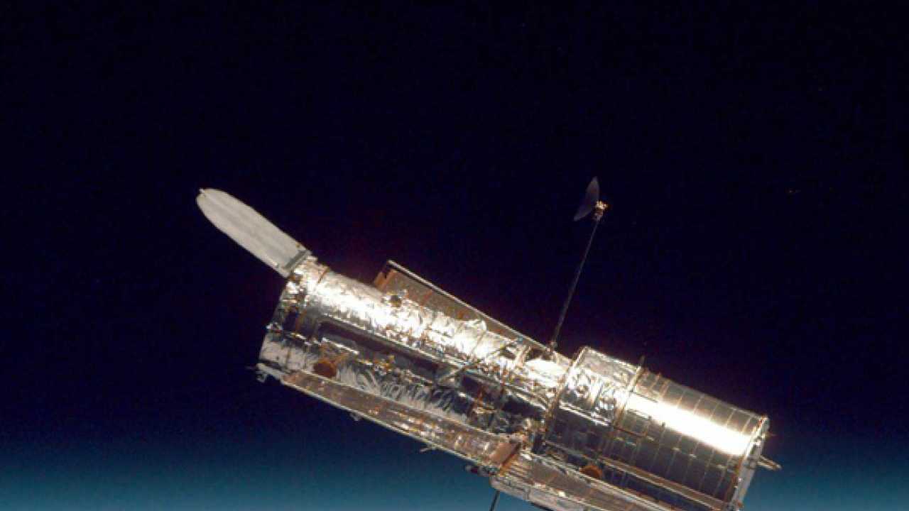 Nasas Hubble Telescope Captures Best Ever View Of Stellar Debris Disk