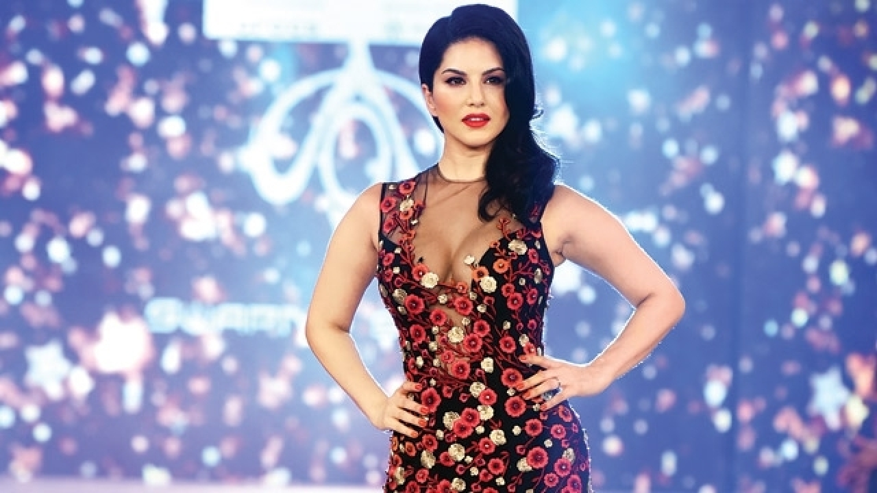 Sunny Leone Says Her Plane Almost Crashed Dgca Officials Claim Ignorance 
