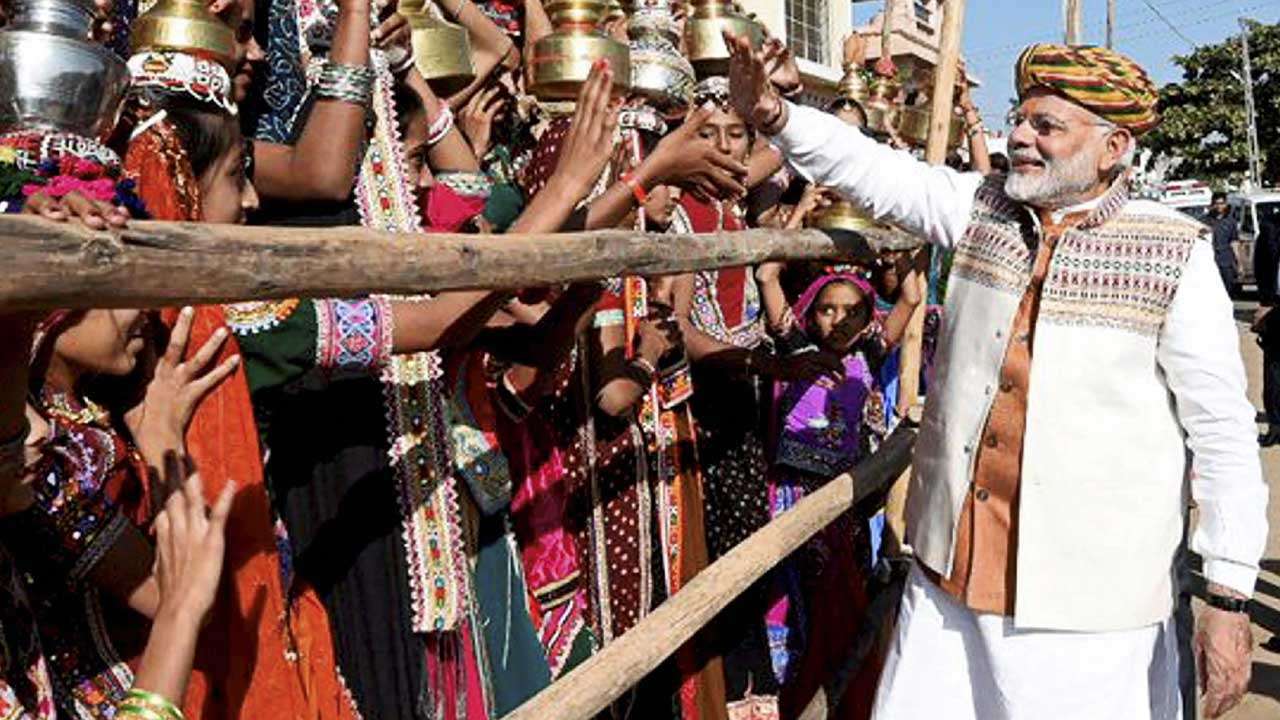 Gujarat Elections 2017: PM Modi, BJP women talk using NaMo app Gujarat Elections 2017: PM Modi, BJP women talk using NaMo app