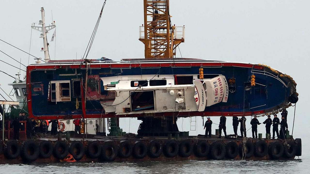 8 killed after boat capsizes in S. Korea