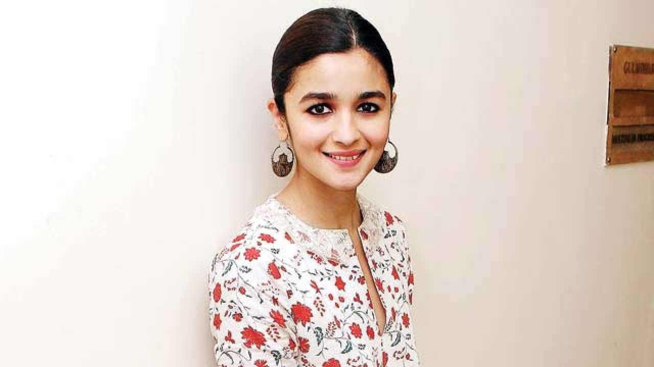 Alia Bhatt on working with Amitabh Bachchan in 'Brahmastra' - 1280 x 720 jpeg 46kB