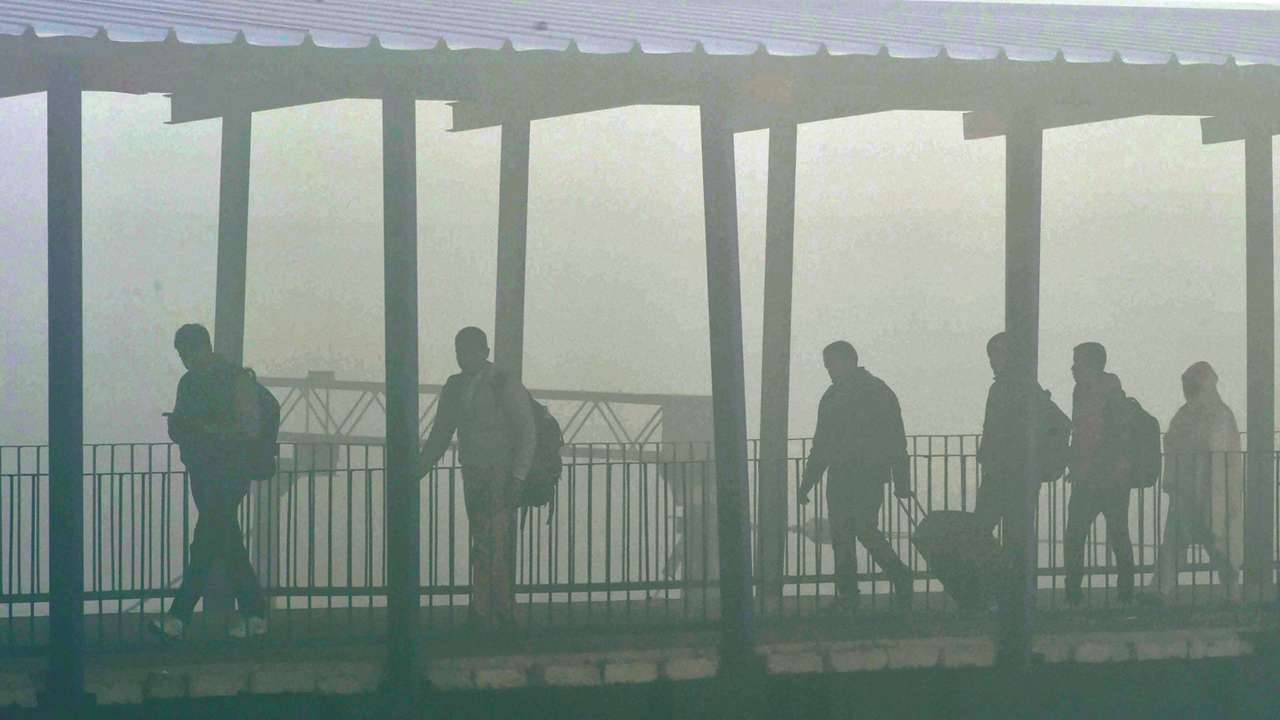 Fog disrupts flights in Delhi