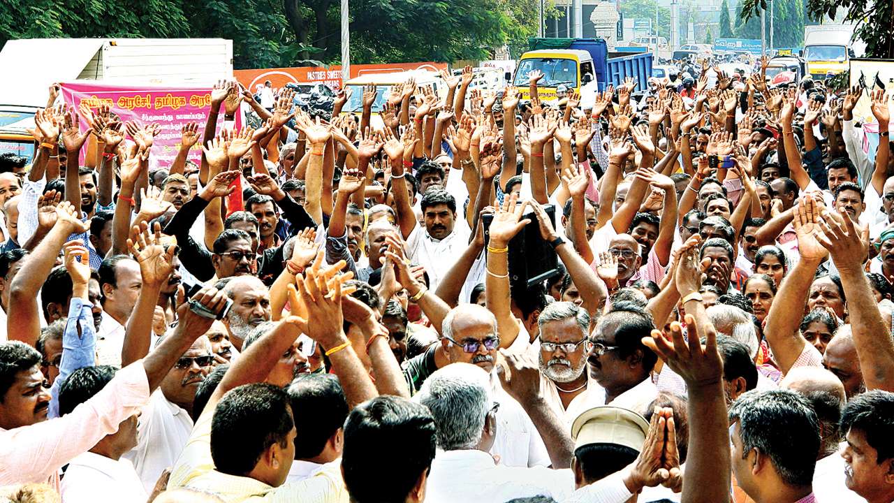 DMK boycotts Governor's speech in Tamil Nadu assembly, Dinakaran seated calmly