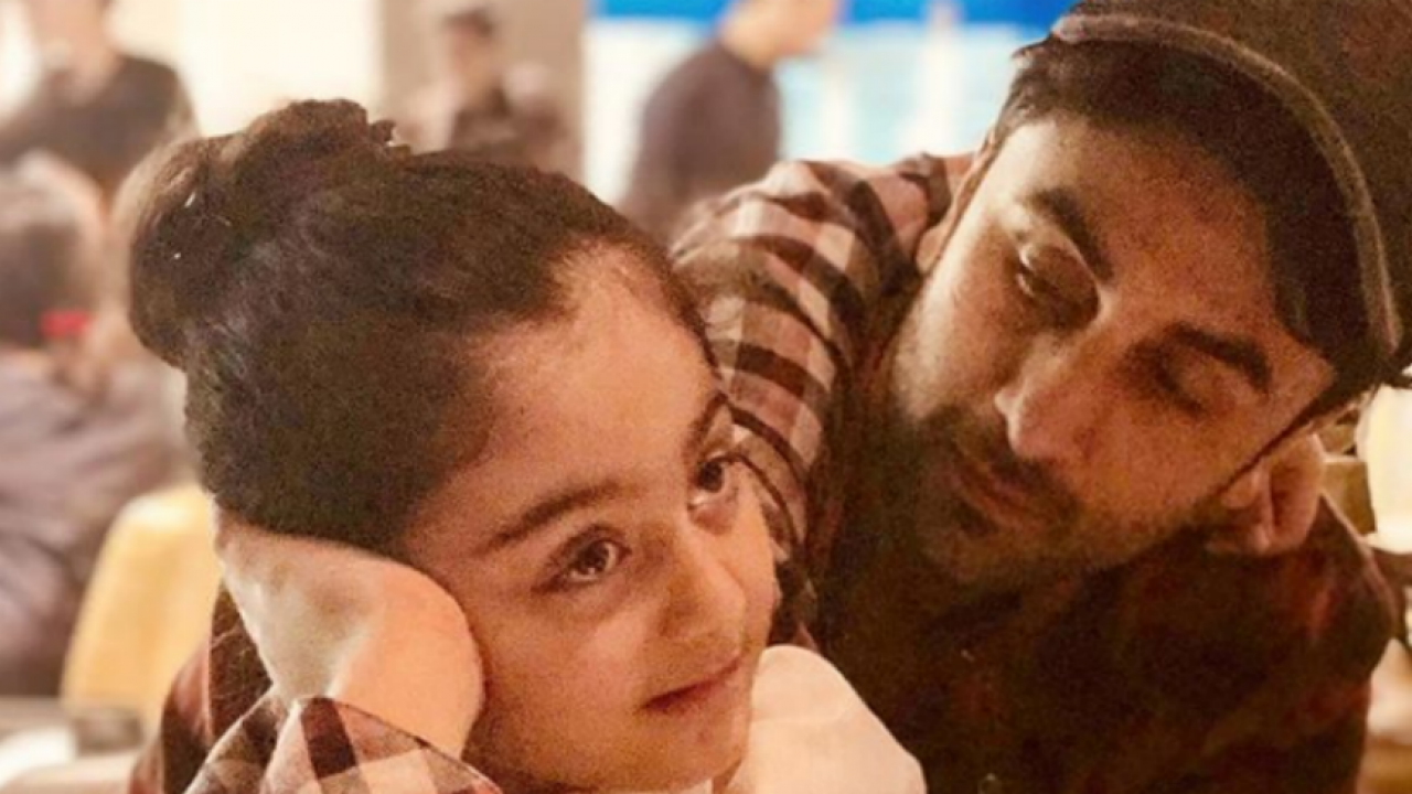 Ranbir left embarrassed after Rishi Kapoor loses his cool at fan