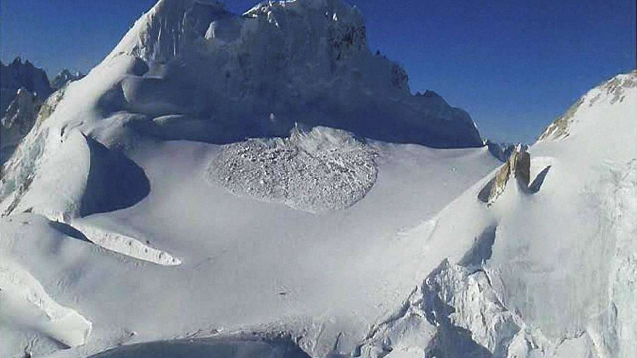 Swedish skier killed in Gulmarg avalanche