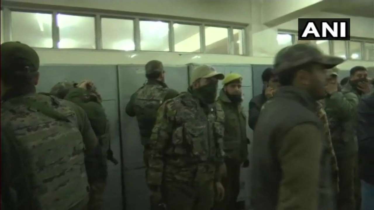 Gunmen kill officer, free militant in Kashmir hospital raid Gunmen kill officer, free militant in Kashmir hospital raid