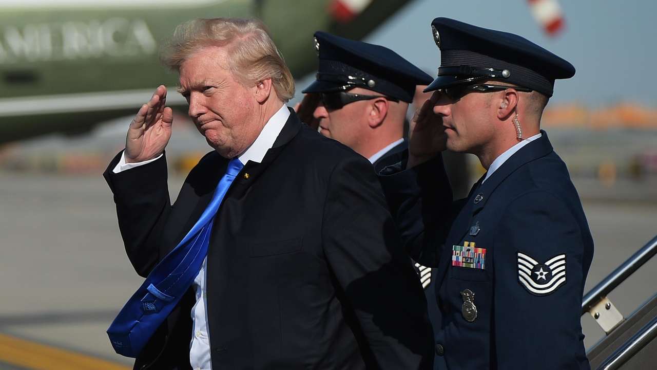 Trump tells Pentagon to plan a military parade Trump tells Pentagon to plan a military parade
