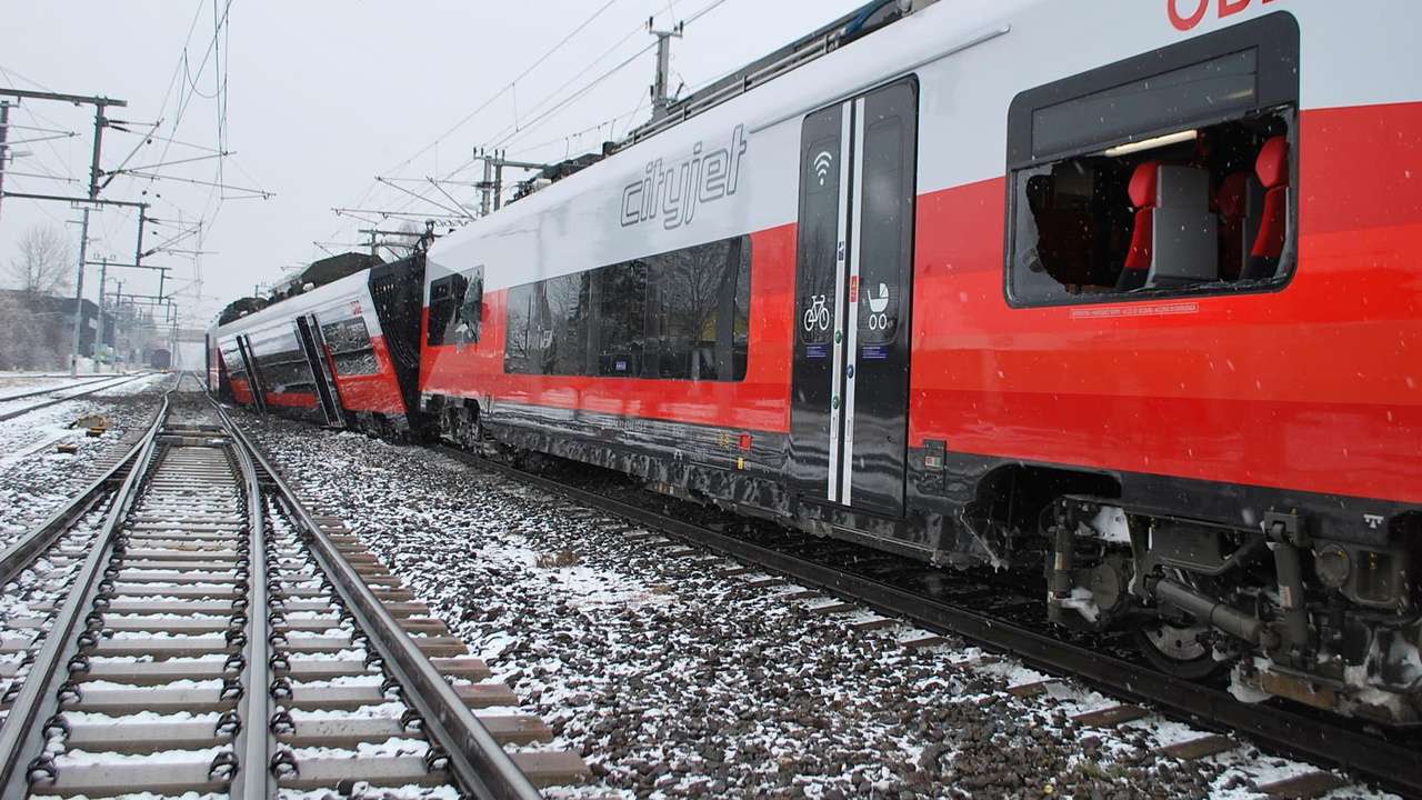 One killed, 22 hurt in Austrian train crash
