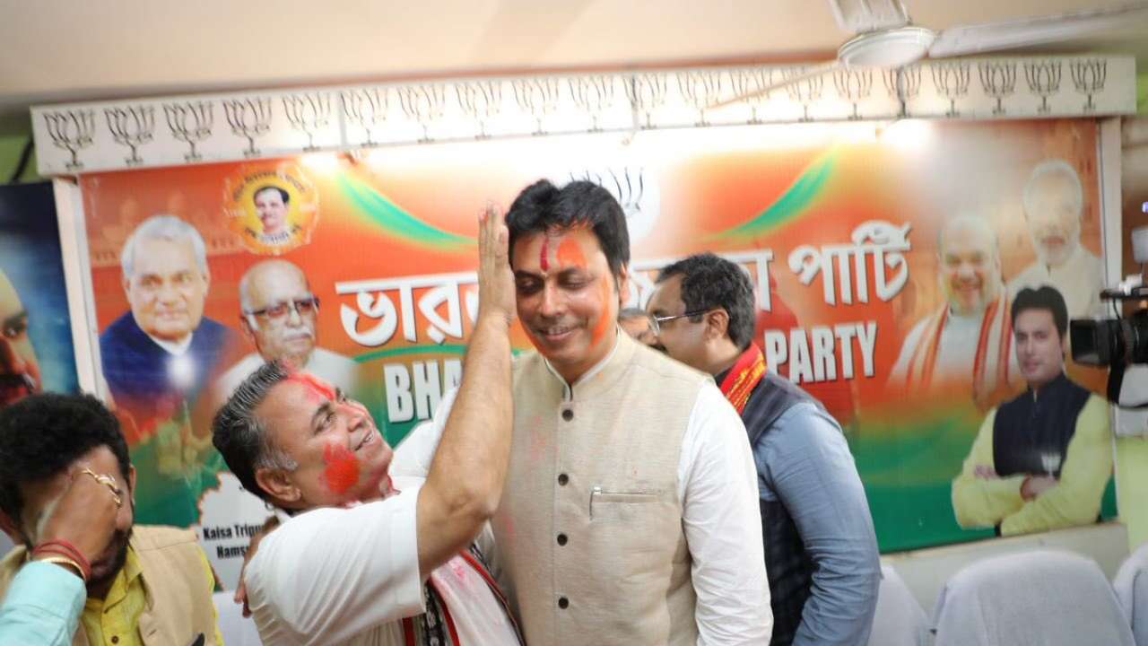 http://static.dnaindia.com/sites/default/files/styles/full/public/2018/03/03/657168-sunil-deodhar-with-biplab.jpg
