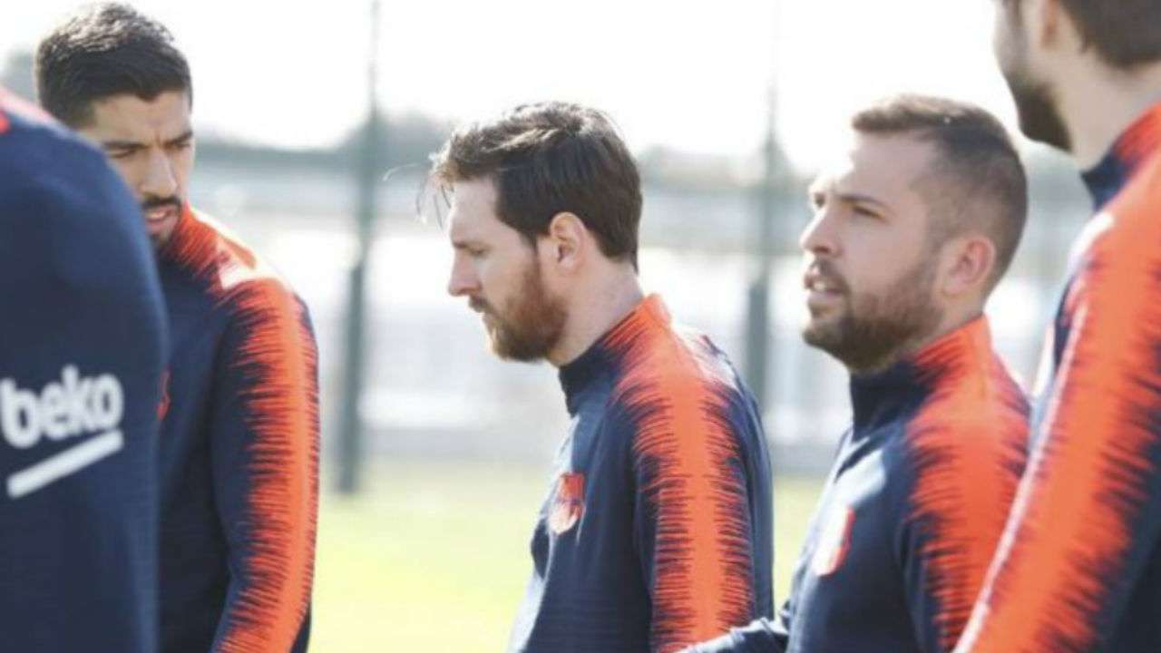 Messi underscores importance to Barca
