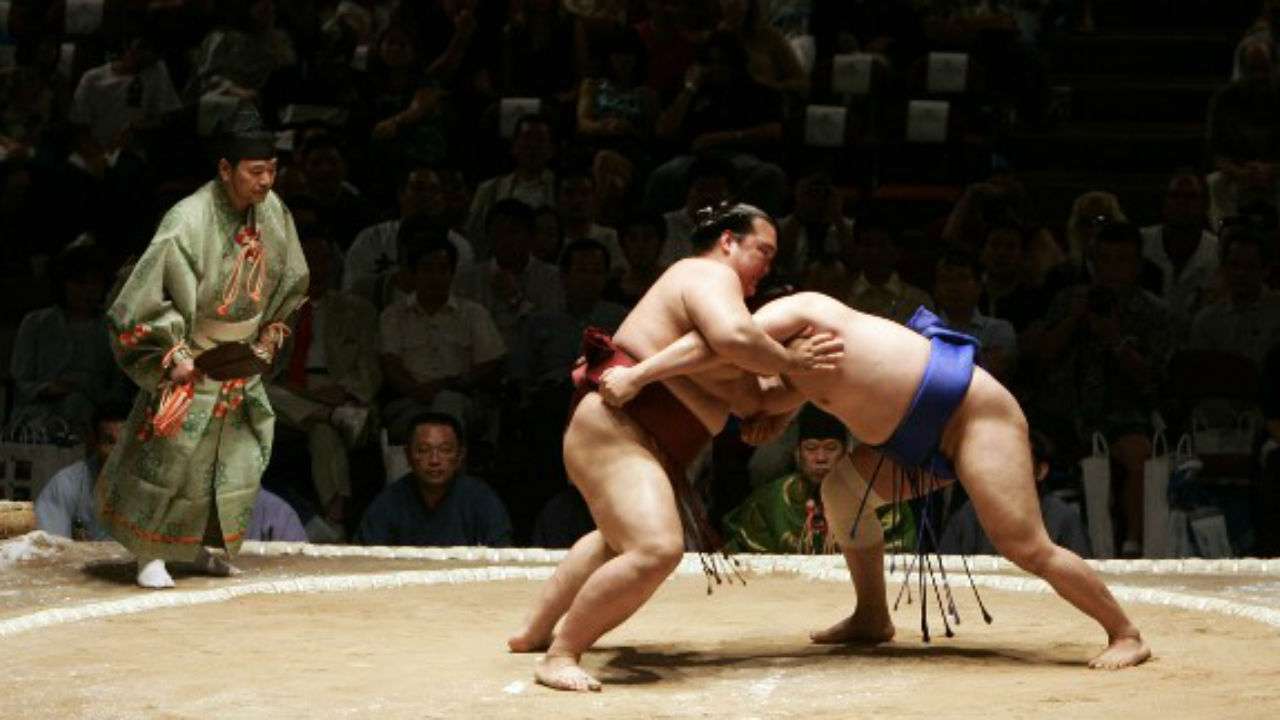 Women urged to get out of sumo ring amid emergency Women urged to get out of sumo ring amid emergency
