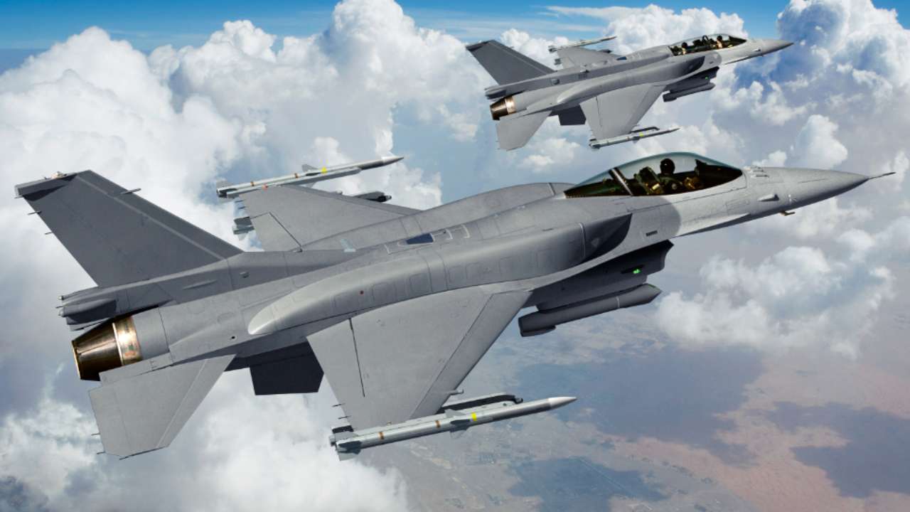 http://static.dnaindia.com/sites/default/files/styles/full/public/2018/04/07/669313-662379-f16-lockheed-martin.jpg